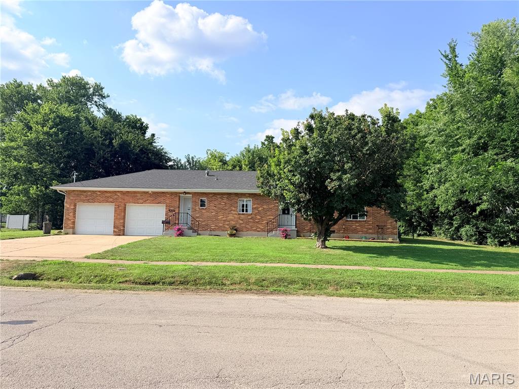 415 W Maple Street Property Photo 1