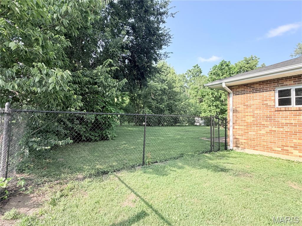 415 W Maple Street Property Photo 4