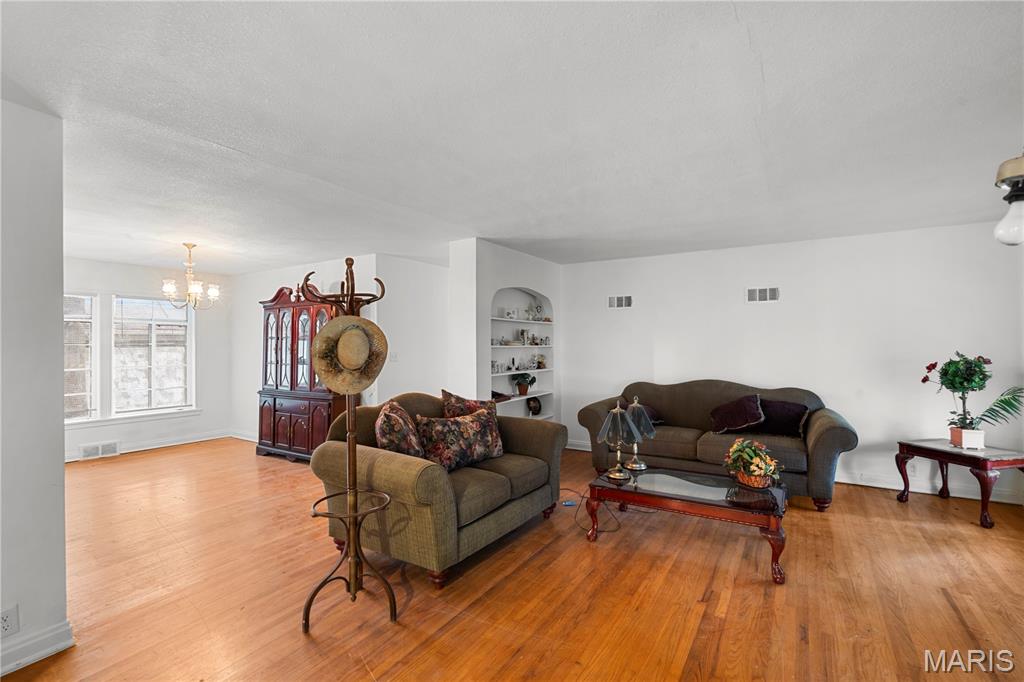 110 E Main Street Property Photo 3