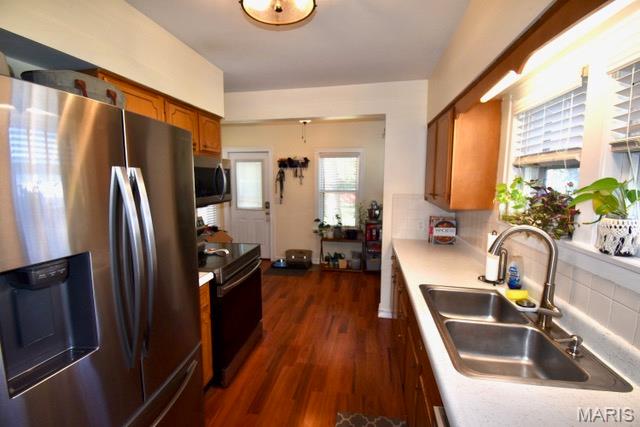 915 E Line Street Property Photo 9