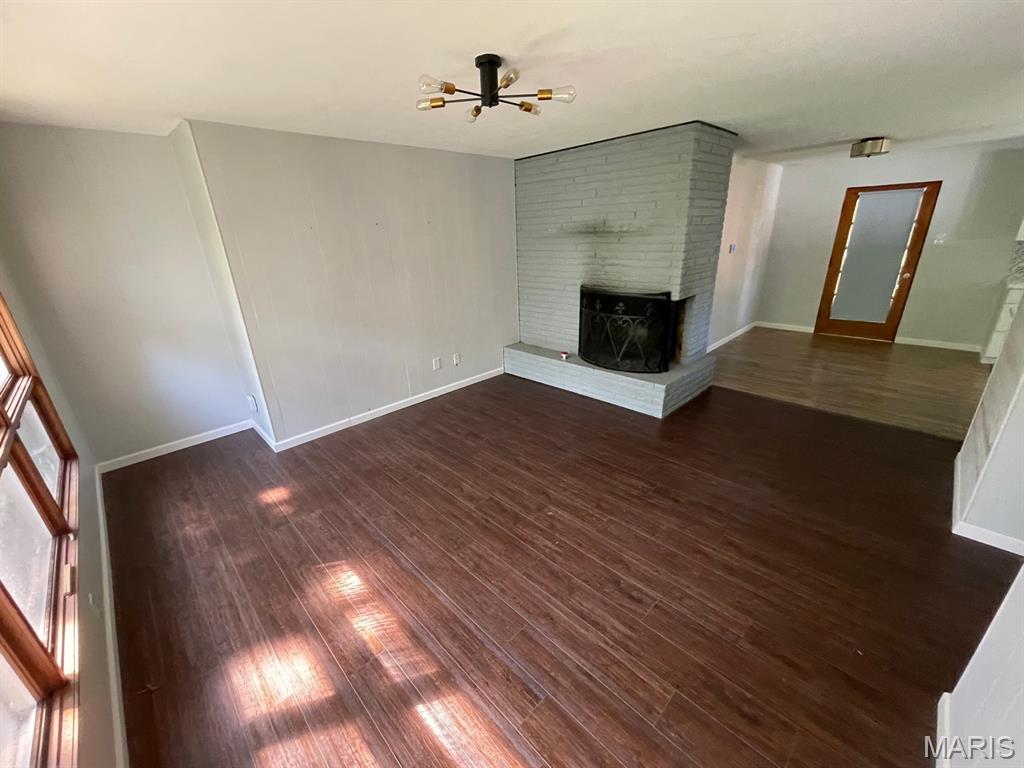 2131 Hill Crest Drive Property Photo 4