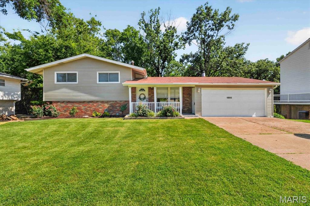 10915 Ridge Forest Drive Property Photo 1