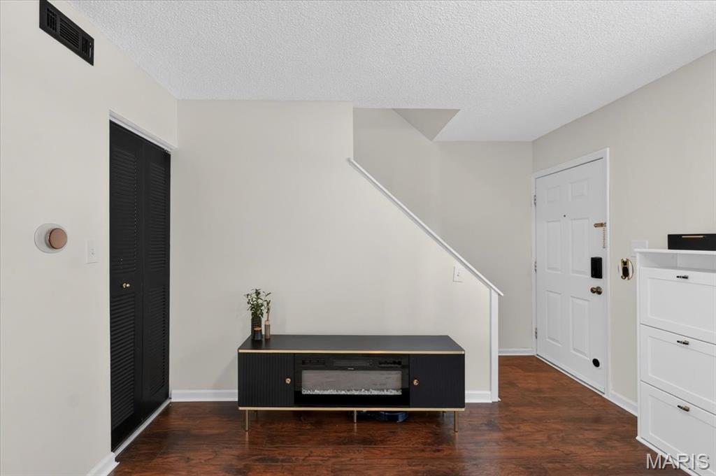 1663 E Swan Circle Property Photo 3