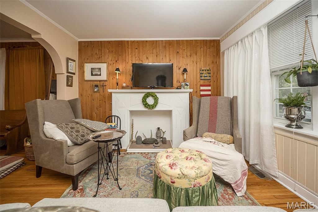 1102 Edward Terrace Property Photo 4