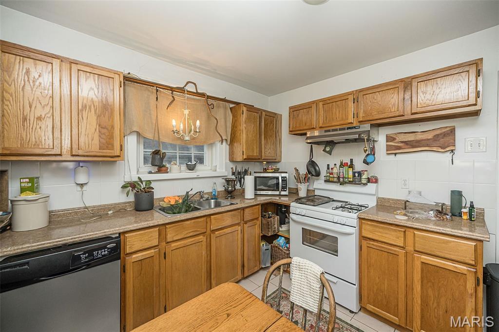 1102 Edward Terrace Property Photo 7