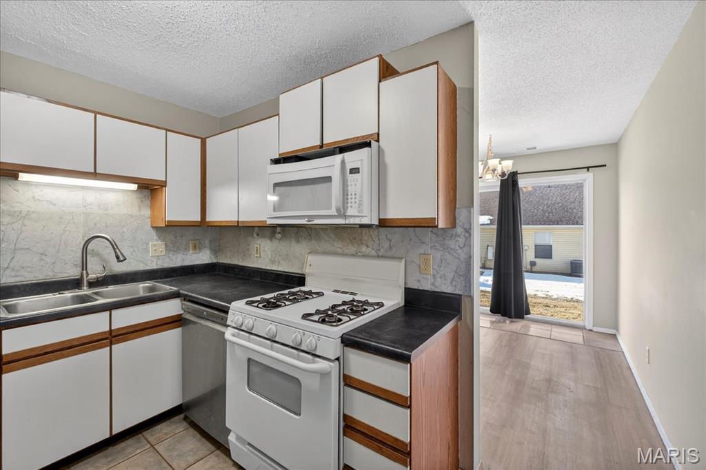 352 Windsor Place B Property Photo 8