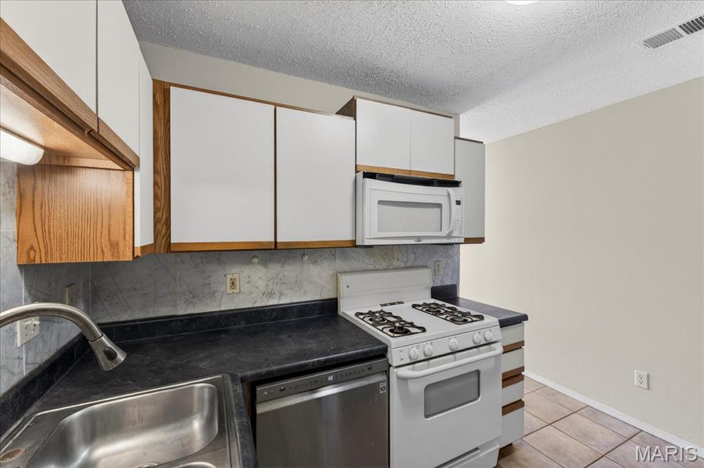 352 Windsor Place B Property Photo 9