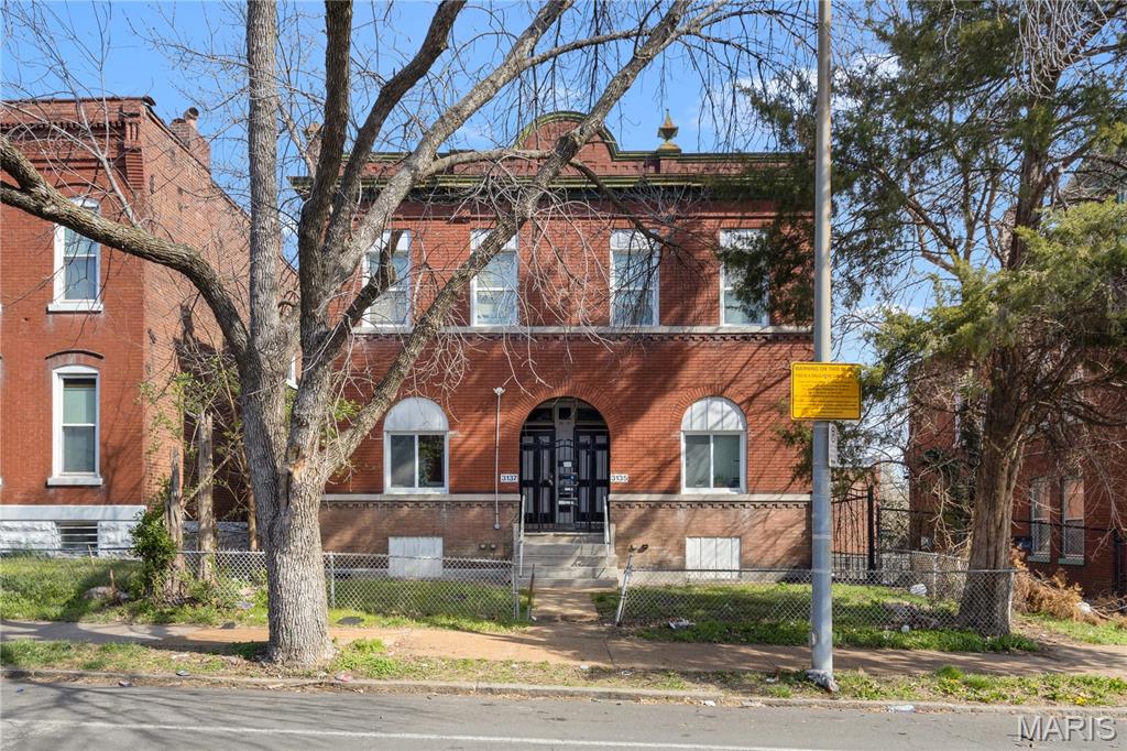 3135-3137 Chippewa St Property Photo 1