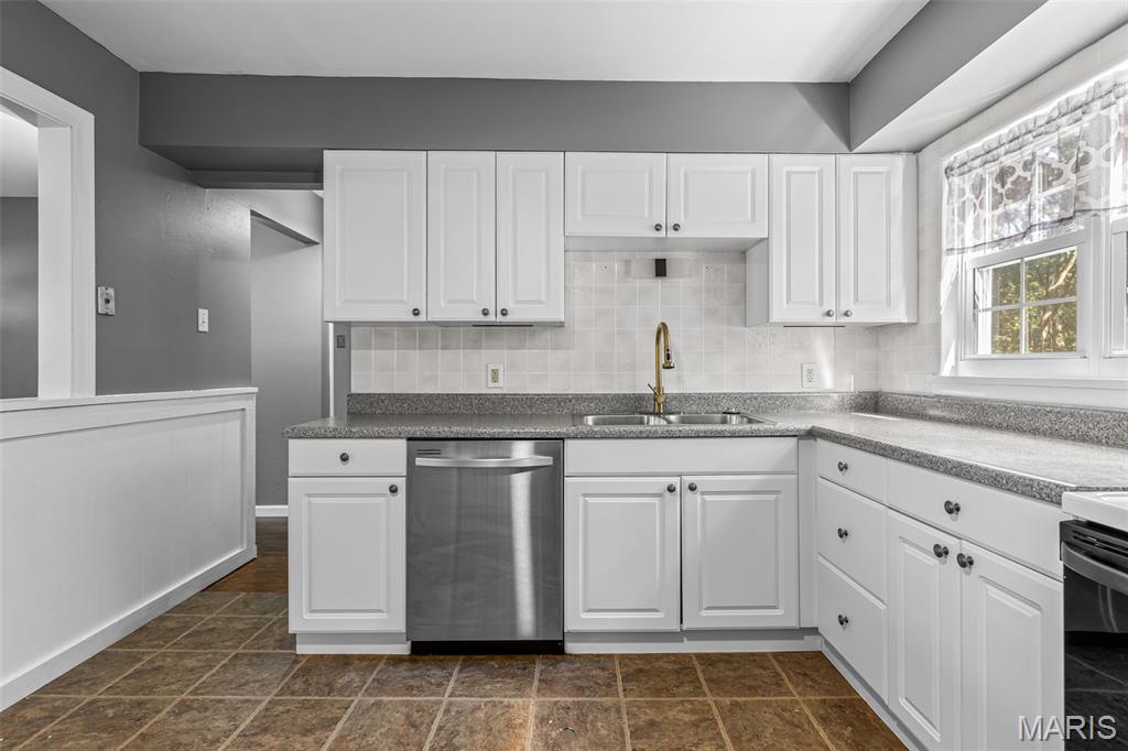 305 Amend Drive Property Photo 6