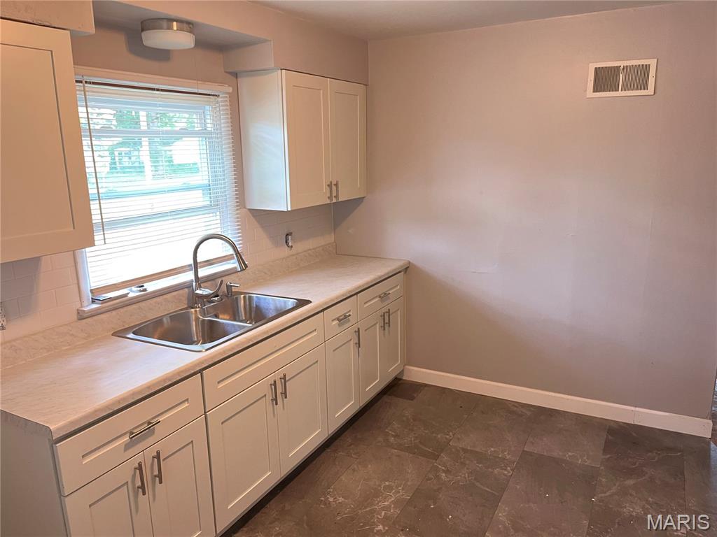 5479 Hamilton Avenue Property Photo 6