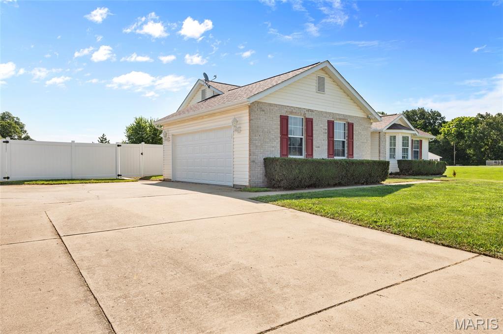 100 Willow Ridge Property Photo 3
