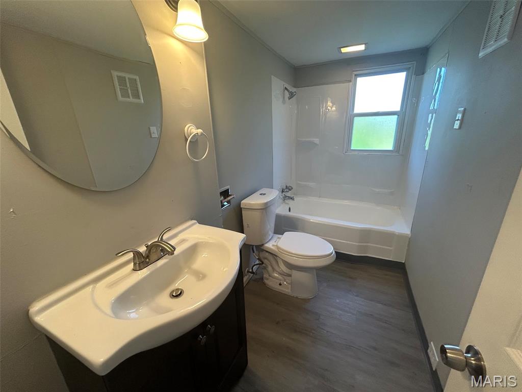 324 Ames Place Property Photo 6