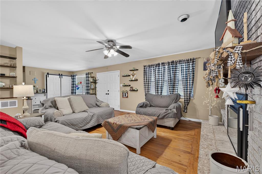 9958 Column Drive Property Photo 12