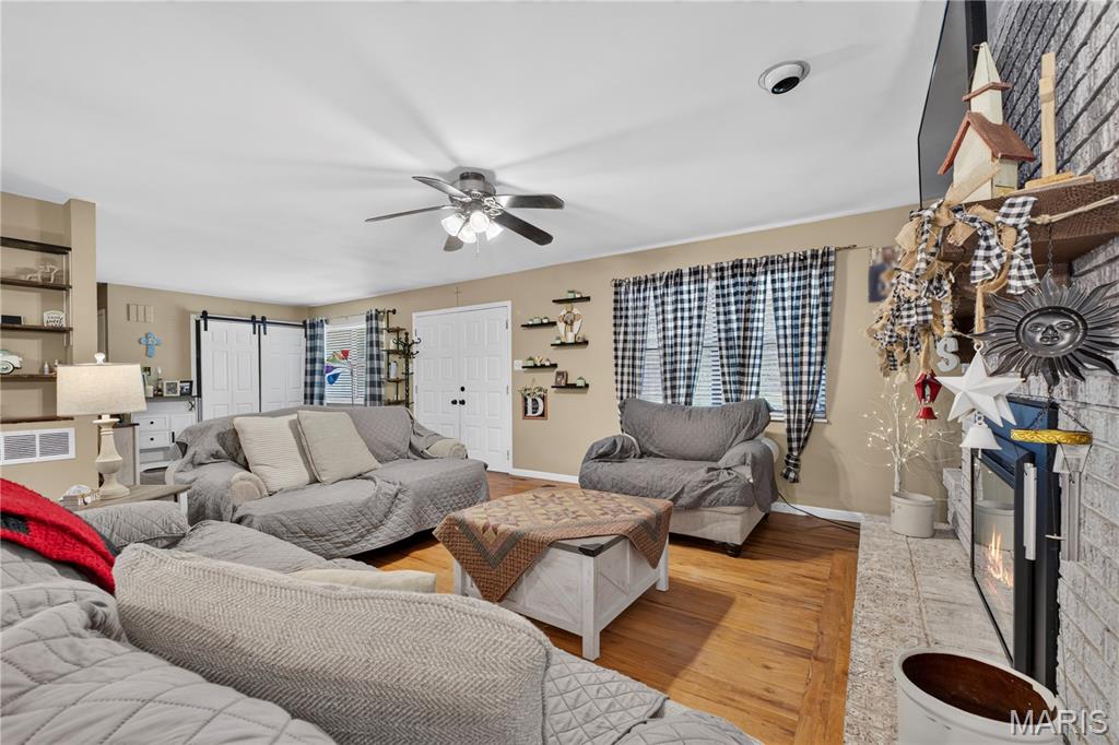 9958 Column Drive Property Photo 13