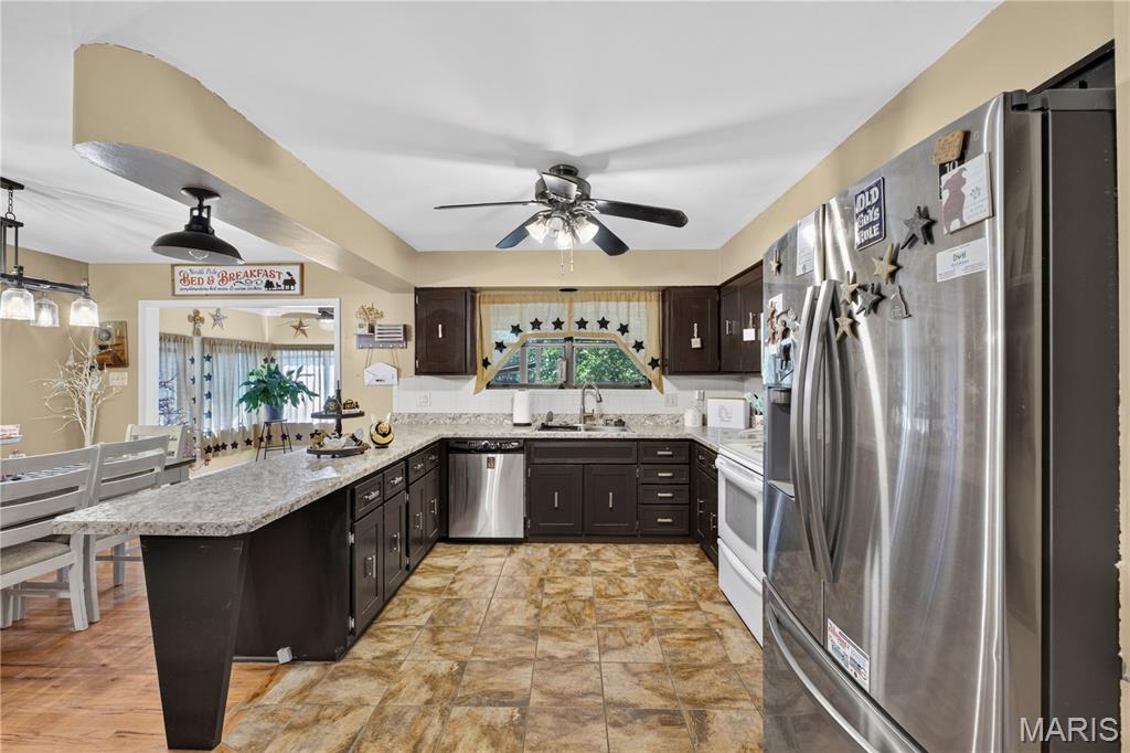 9958 Column Drive Property Photo 15