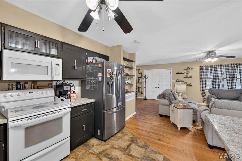 9958 Column Drive Property Photo 17