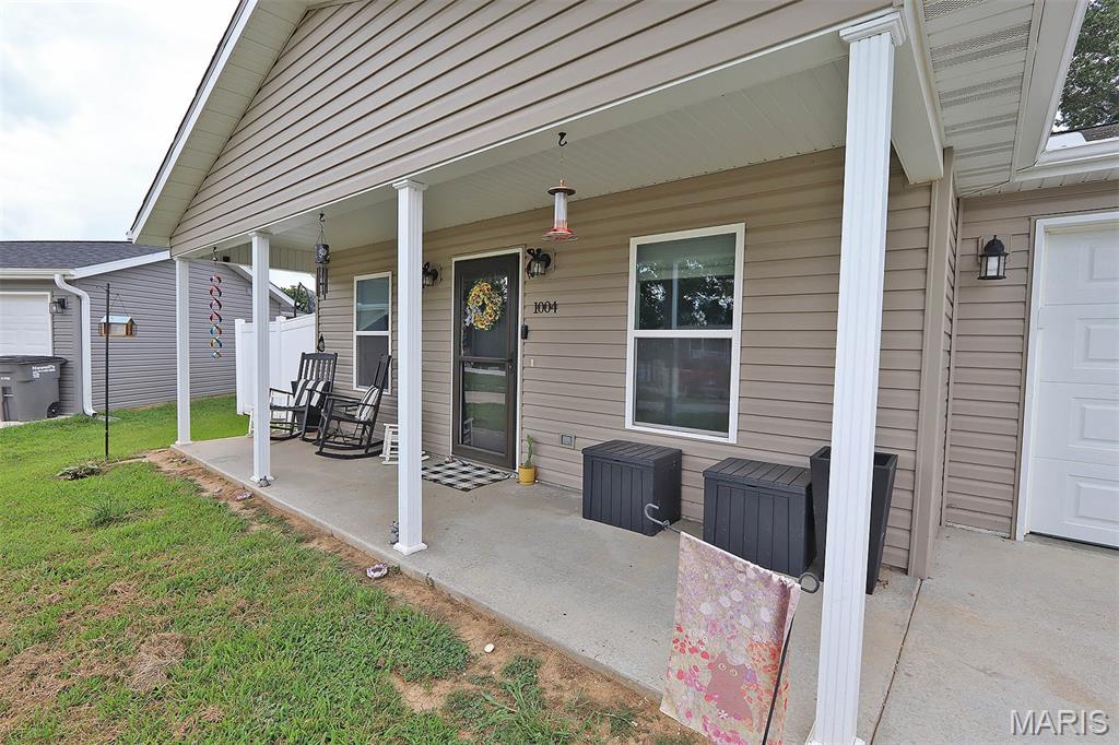 1004 Allenview Drive Property Photo 2