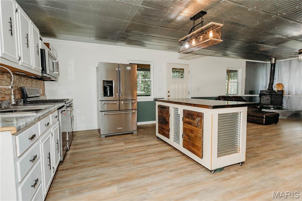 21503 Highway 28 Property Photo 13