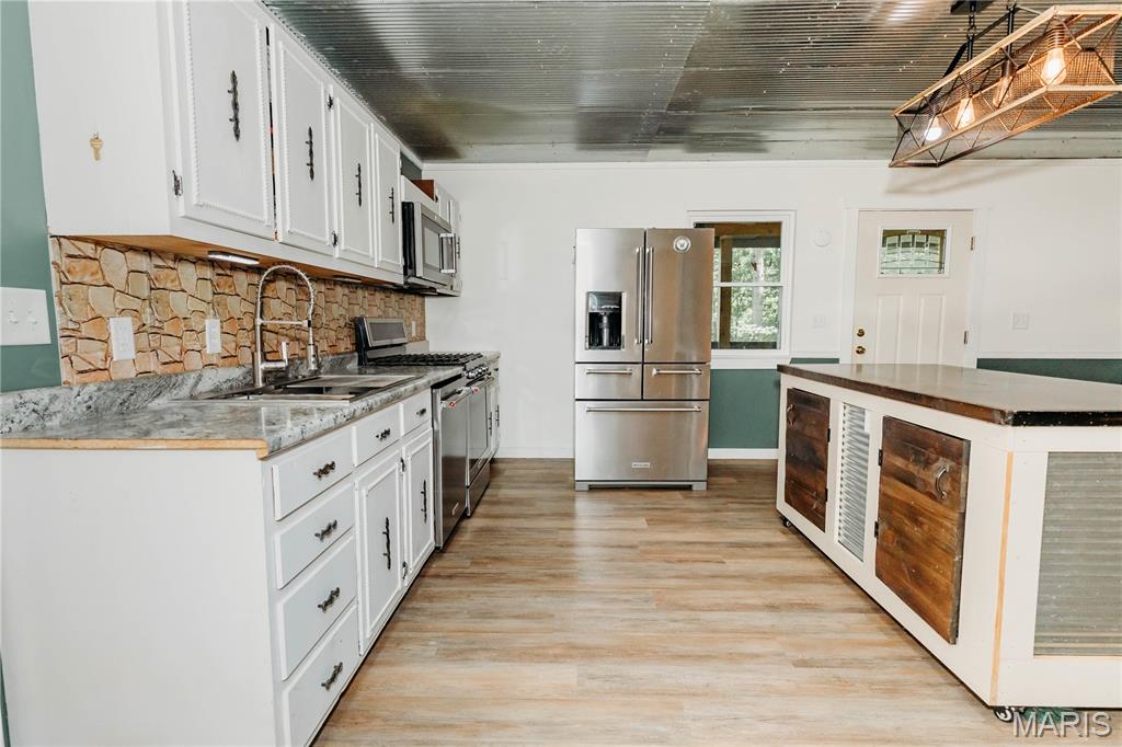 21503 Highway 28 Property Photo 14