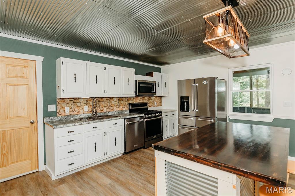 21503 Highway 28 Property Photo 15