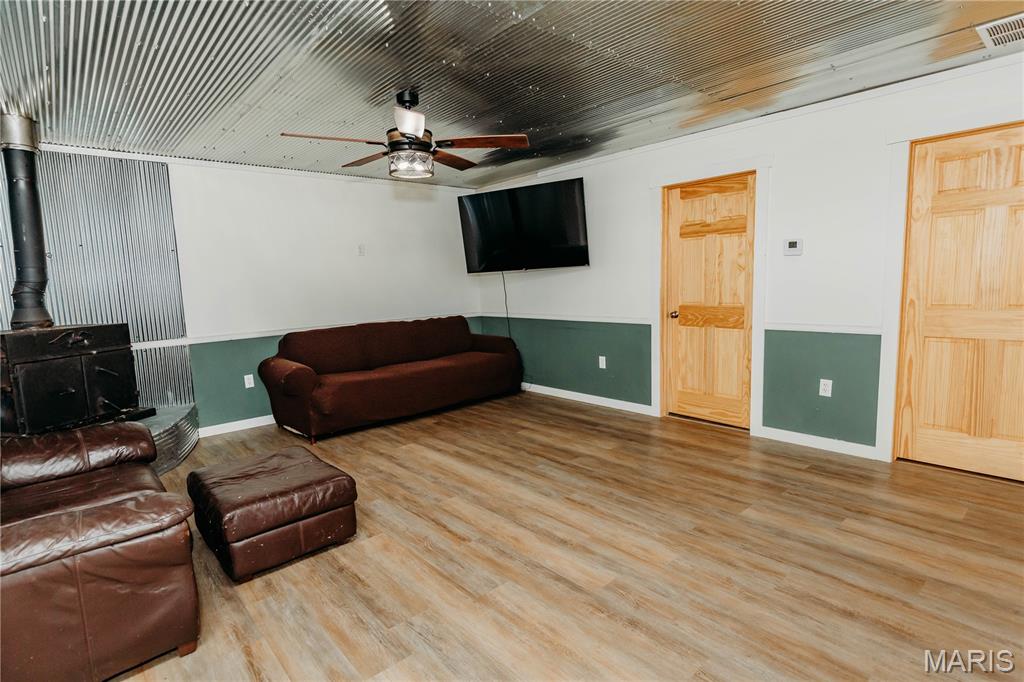 21503 Highway 28 Property Photo 17