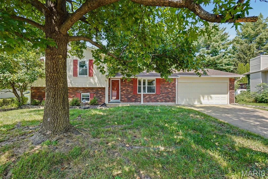 2215 Graystone Drive Property Photo 3