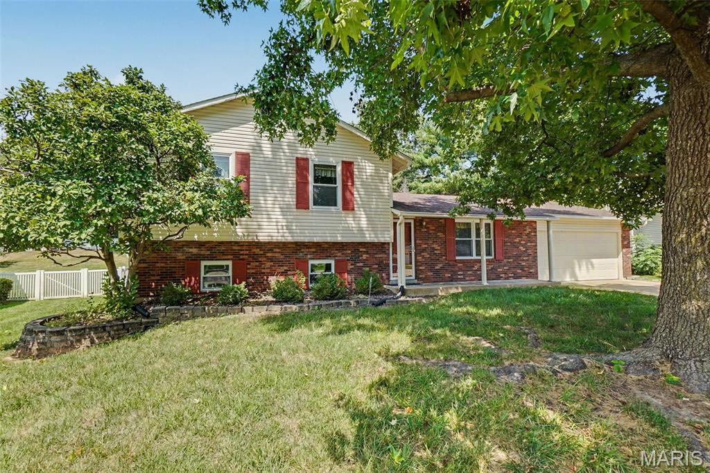 2215 Graystone Drive Property Photo 4
