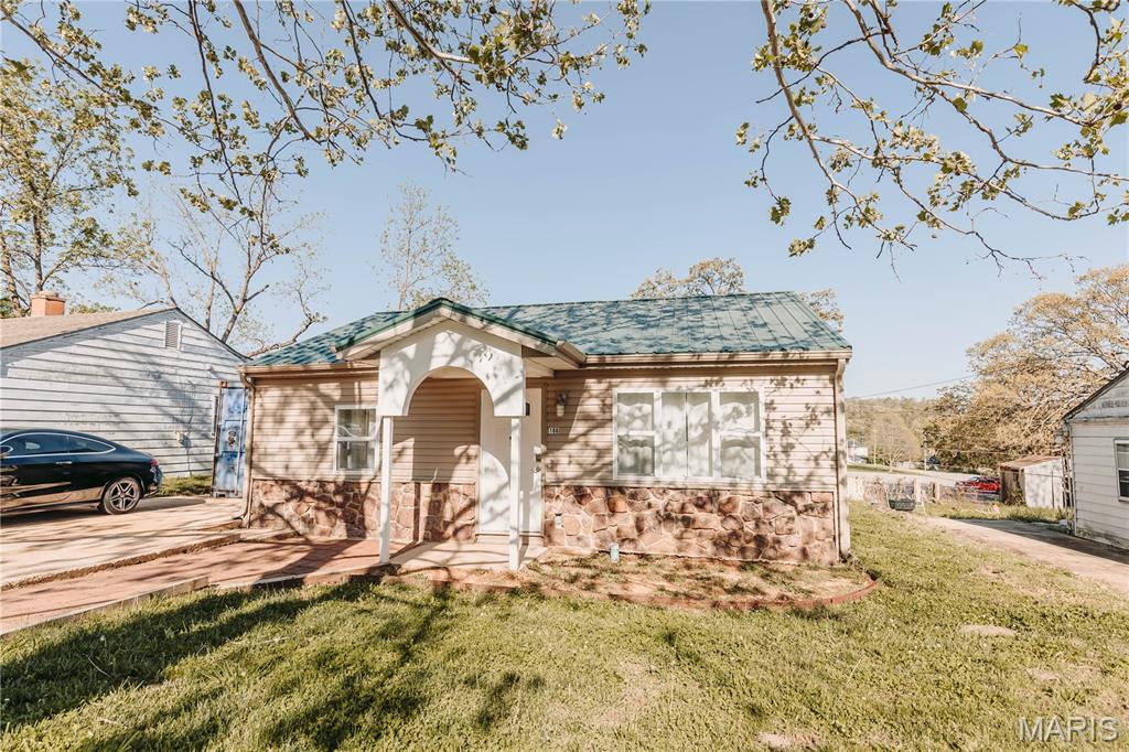 106 N Newport Lane