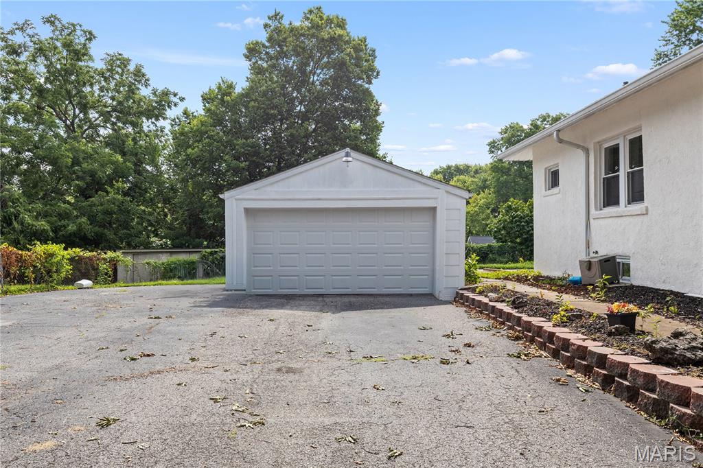 2970 Walton Road Property Photo 5
