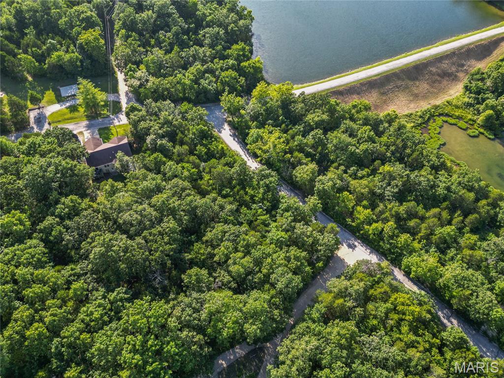 1065 Lakeshore Drive Property Photo 14