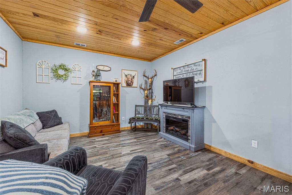 10050 Easton Road Property Photo 15