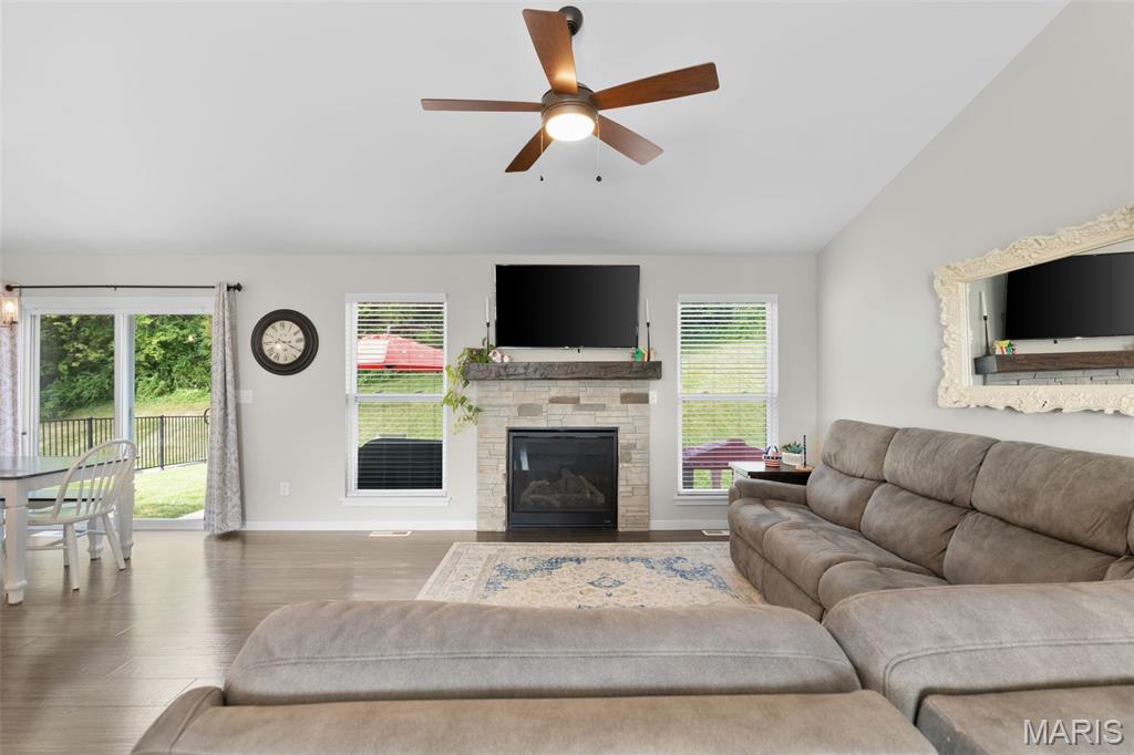 2127 Kuenzel Drive Property Photo 3