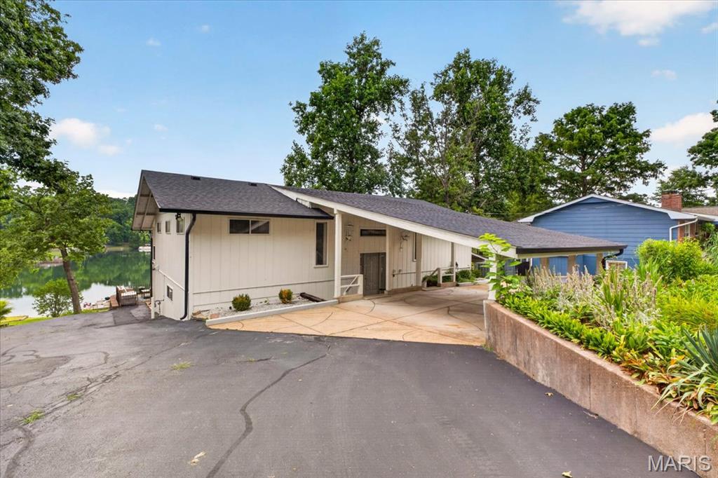 3661 S Lakeshore Drive Property Photo 4