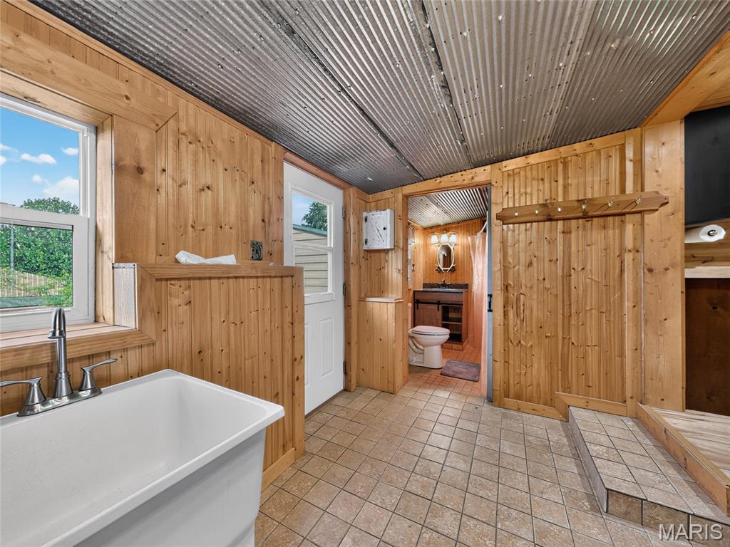 2268 Madison 244 Property Photo 44