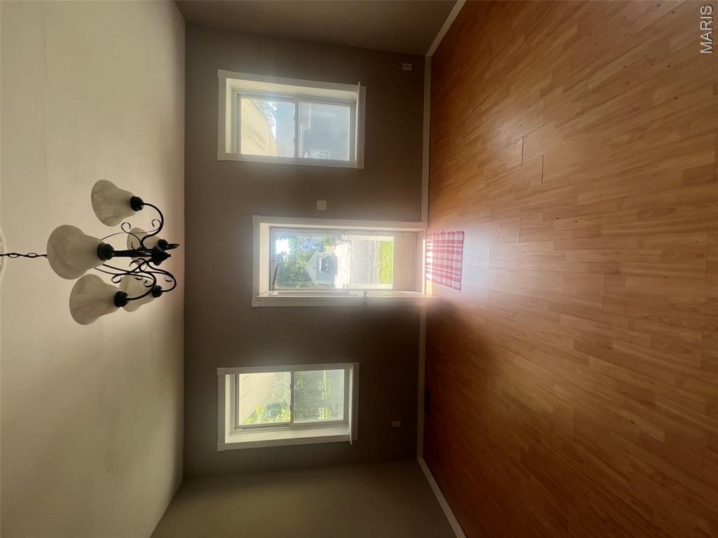 106 S Cherry Street Property Photo 7