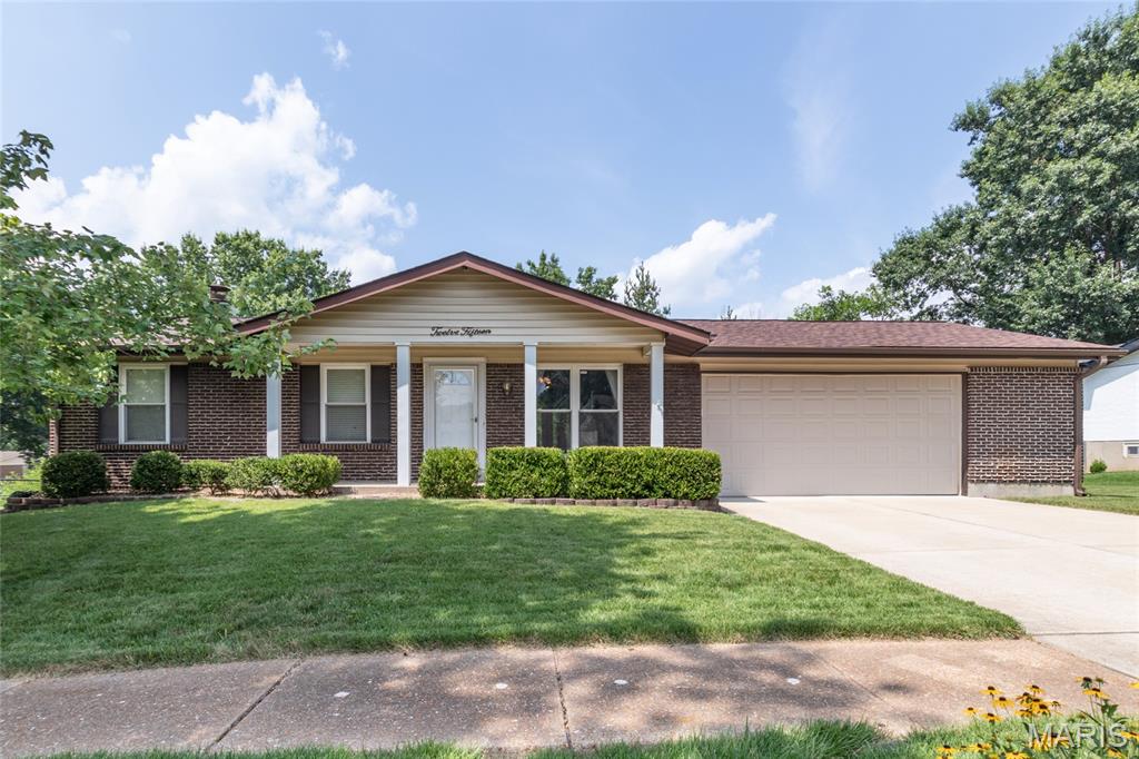 1215 Derbyshire Drive Property Photo 1
