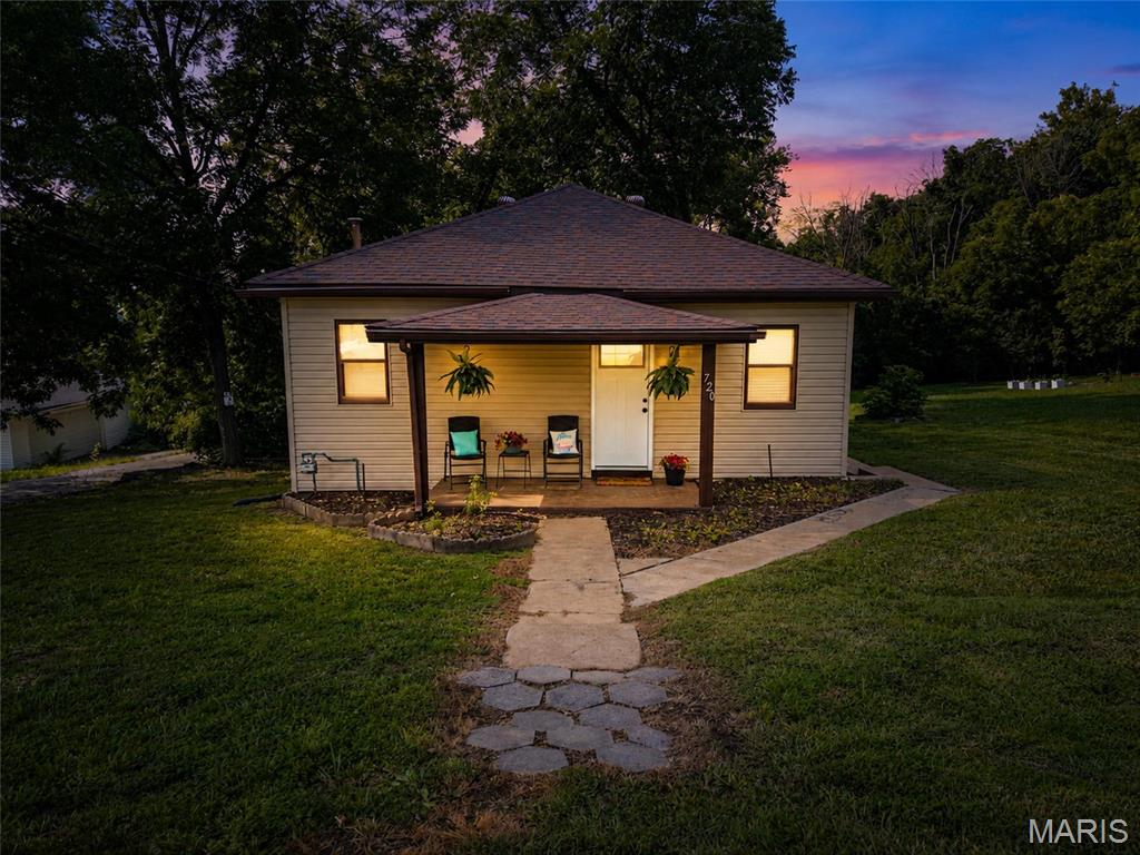 720 W Buckley