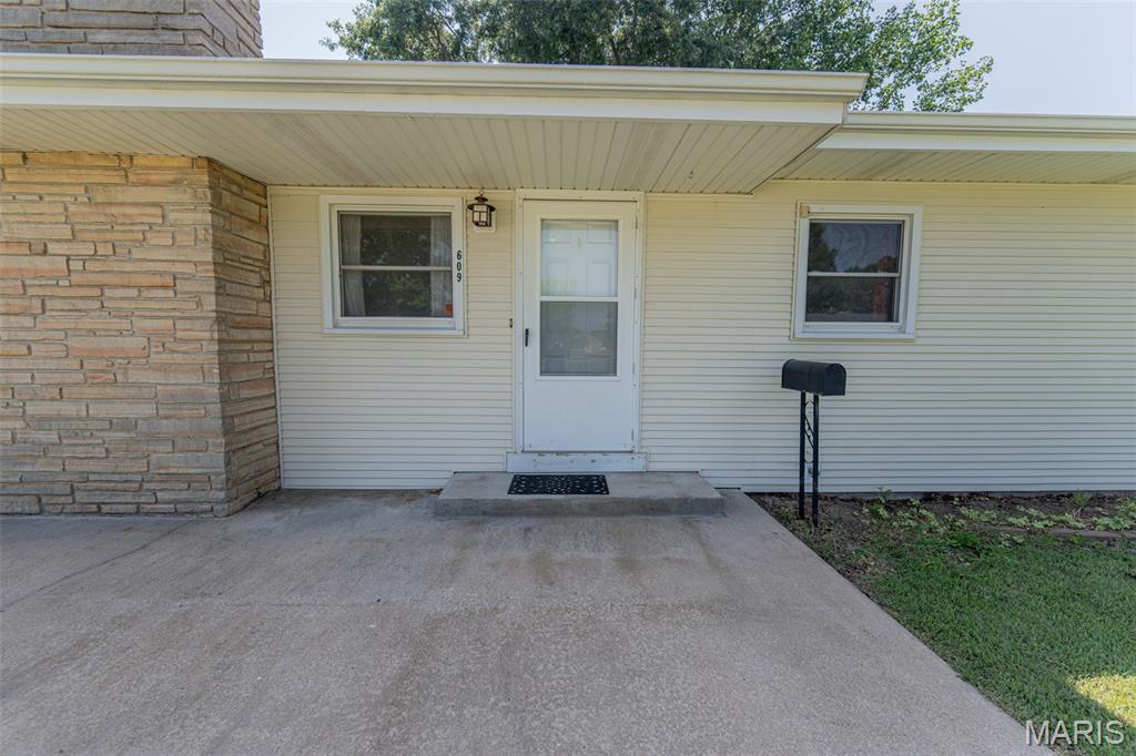 609 Elm Avenue Property Photo 2