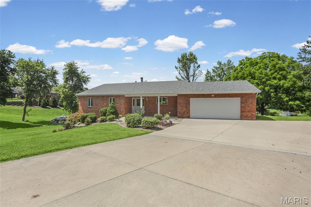 369 E Lake Drive Property Photo 2
