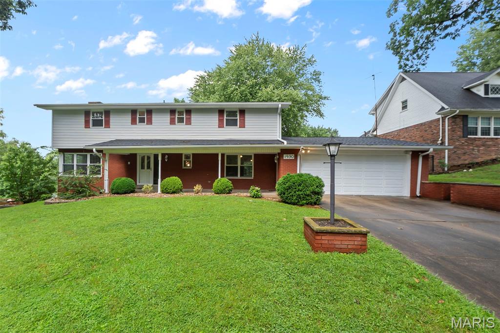 1930 Oak Hills Street Property Photo 1