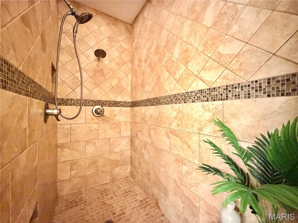 105 Locksley Court Property Photo 23
