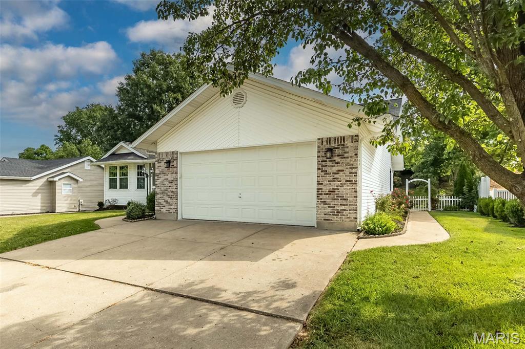 436 White Chapel Drive Property Photo 3