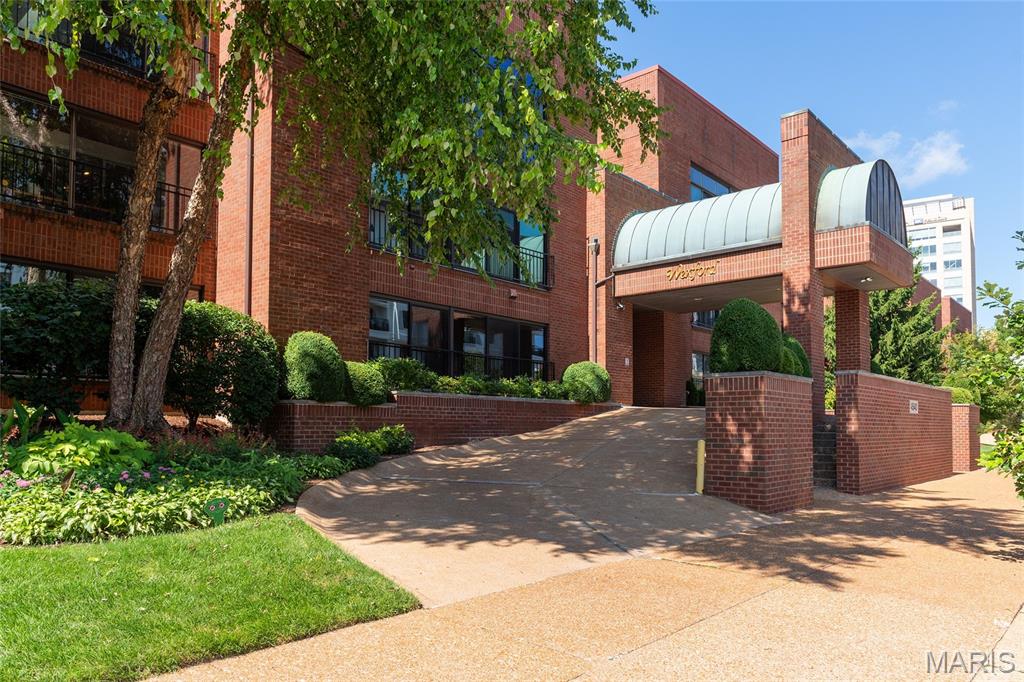 4540 Laclede Avenue 303