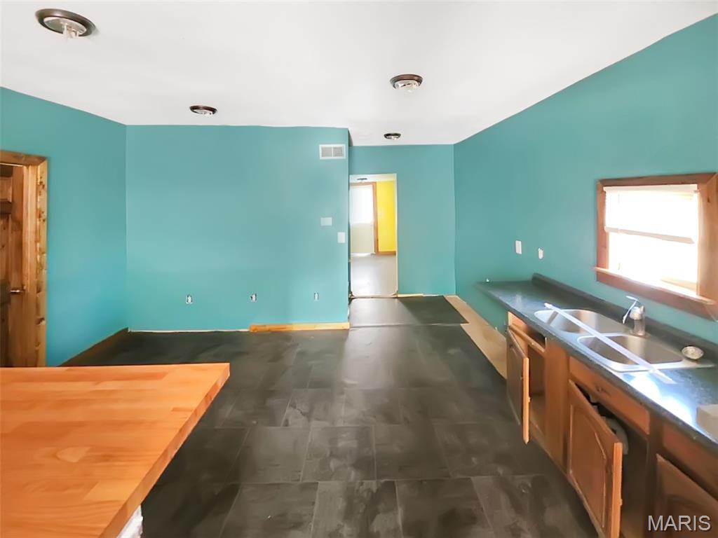 407 E Salling Street Property Photo 9