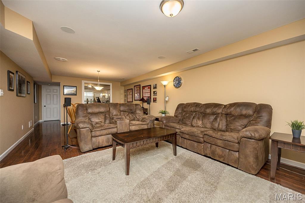 1048 Pierpoint Lane Property Photo 5