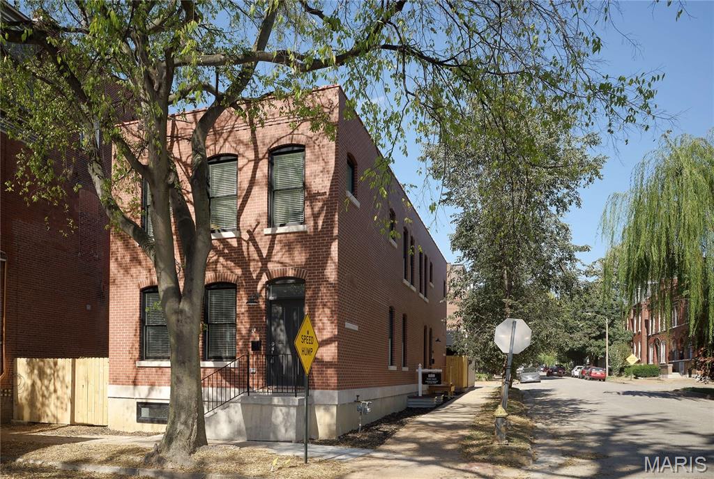 2001 Lynch Street Property Photo 1