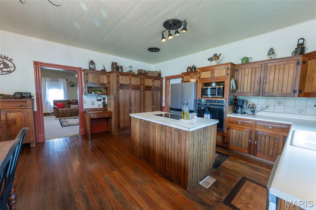 31953 Case Road Property Photo 25