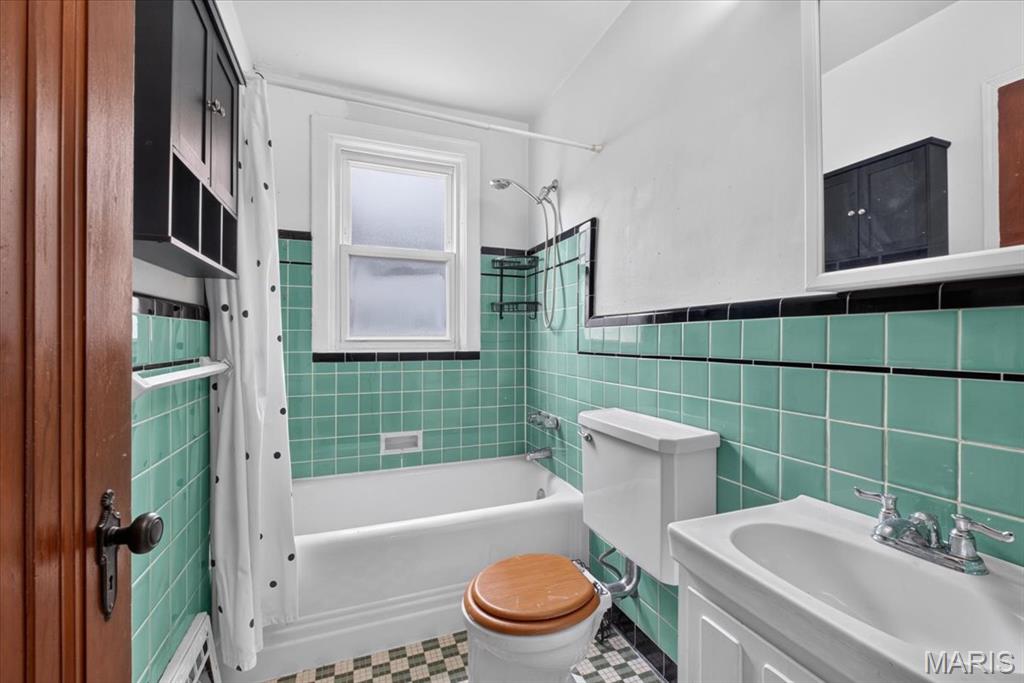 7626 Fairham Avenue Property Photo 8