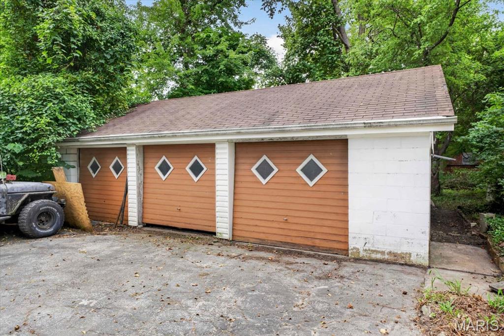 7626 Fairham Avenue Property Photo 17