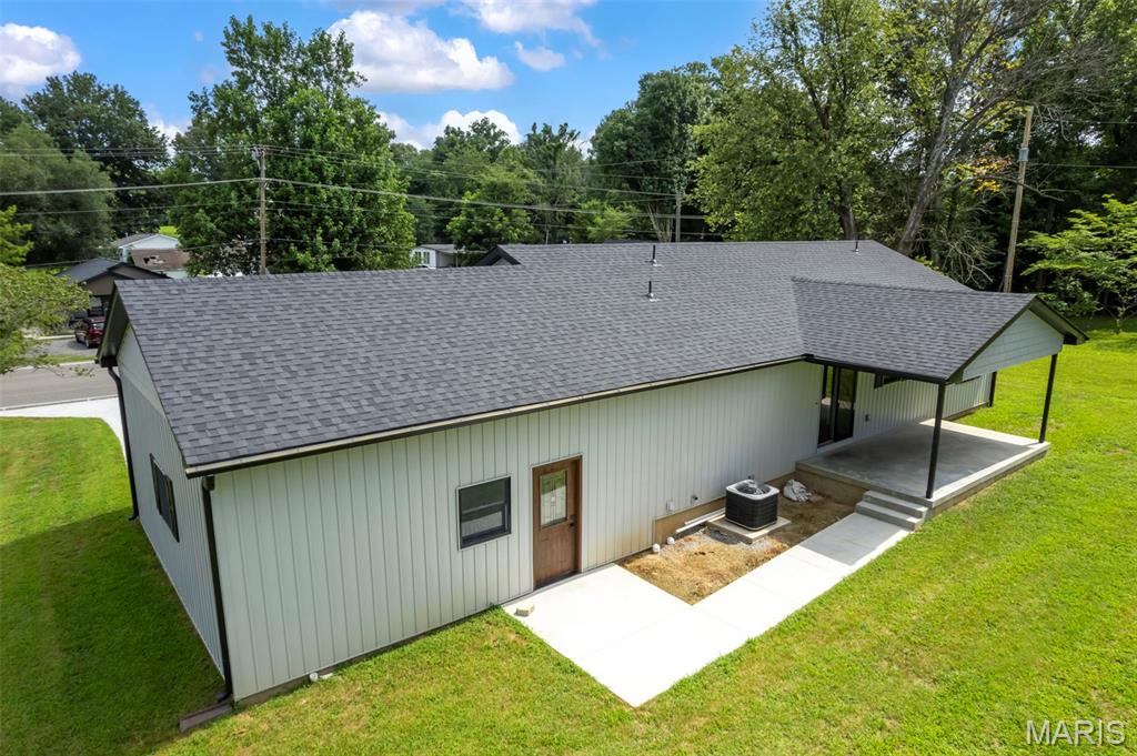 451 E North Street Property Photo 13